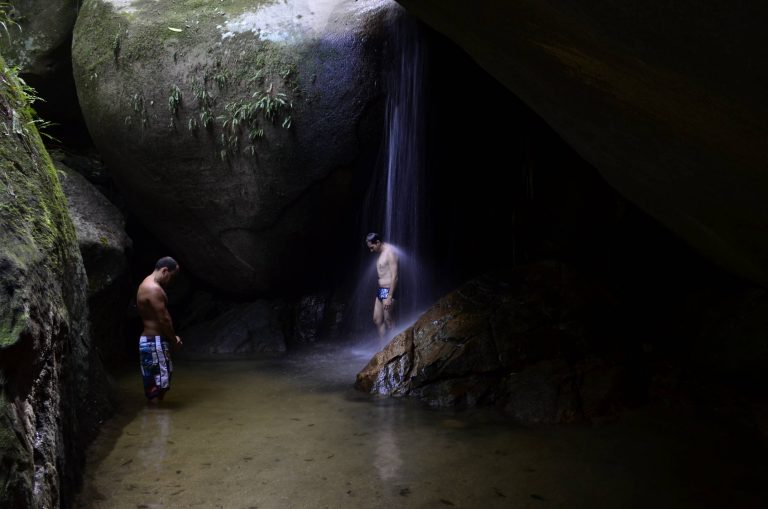 Um dos passeios mais procurados no verão carioca é se refrescar nas cachoeiras do Parque Nacional da Tijuca. Aproveite com segurança!